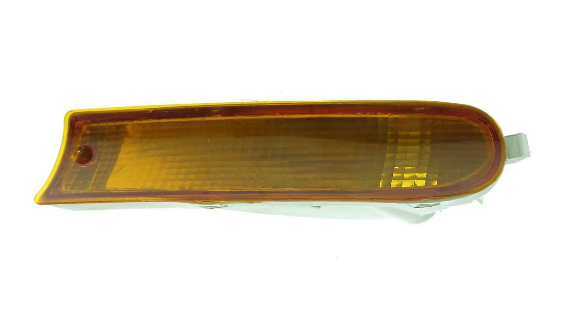 Указатель поворота нижний в бампер левый (желтый)