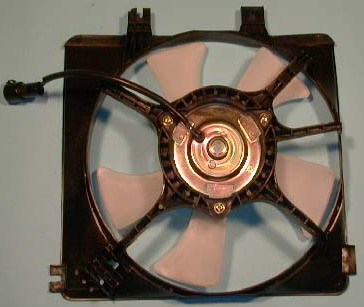Диффузор радиатора кондиционера в сборе (рамка+мотор+вентилятор, 4 цилиндра)