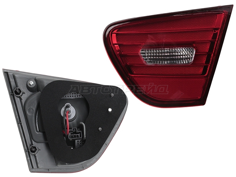 Фонарь в крышку багажника правый